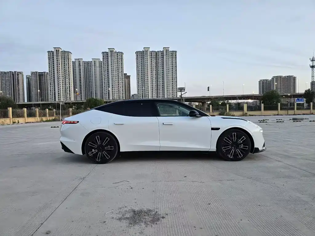Lynk & Co 10 2025