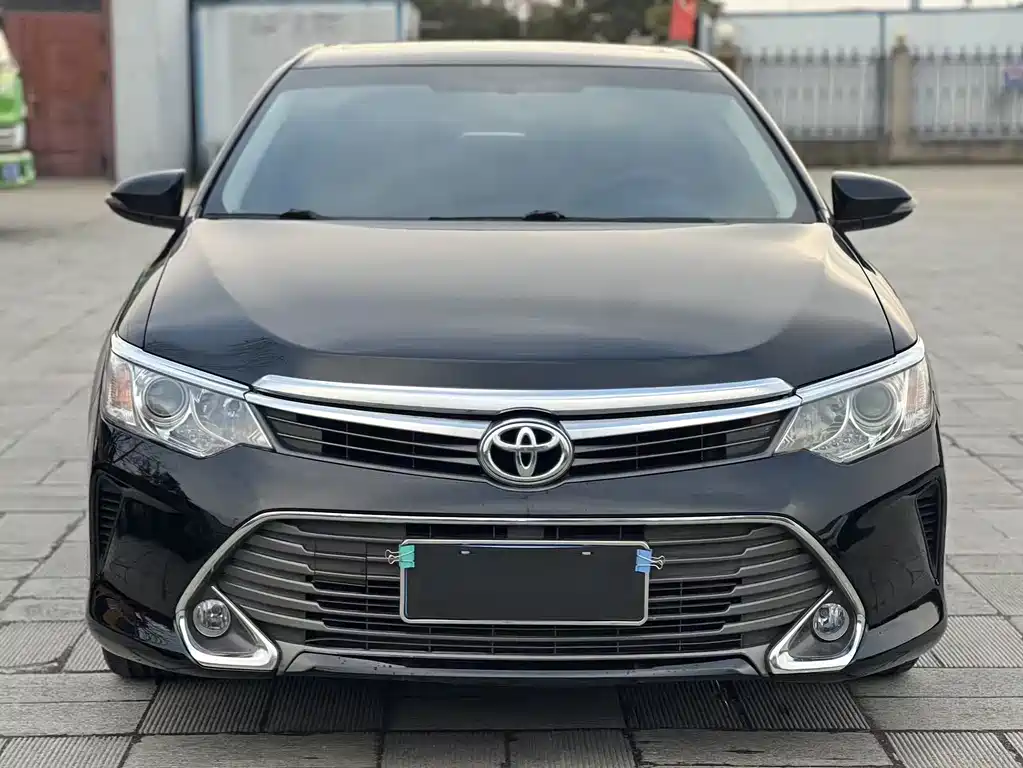 Toyota Camry 2016 — фото 2
