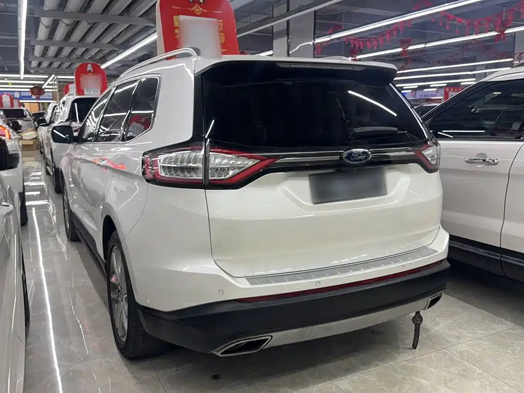 Ford Edge 2016 — фото 11