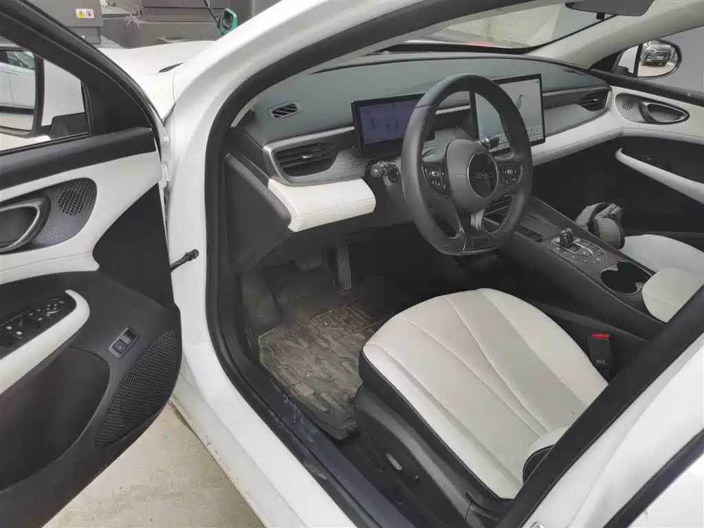BYD Seal 05 DM-i 2025 — фото 16