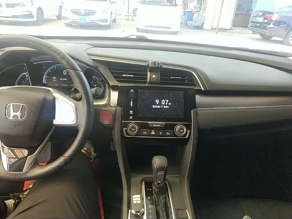 Honda Civic 2019 — фото 10