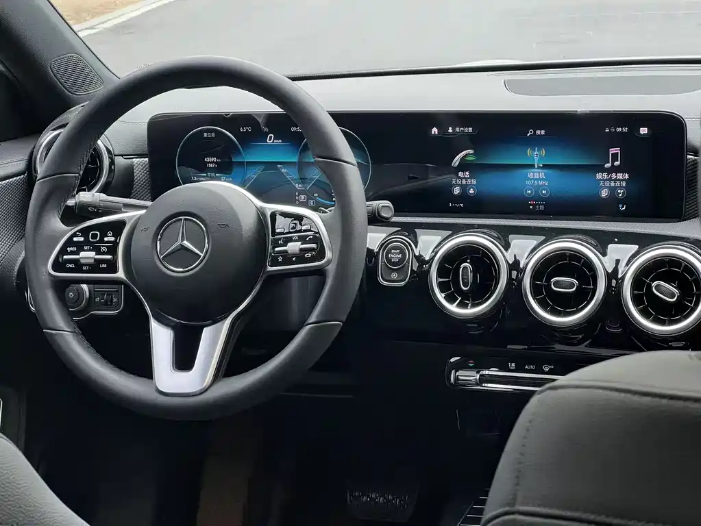 Mercedes-Benz A-Class 2021 — фото 11