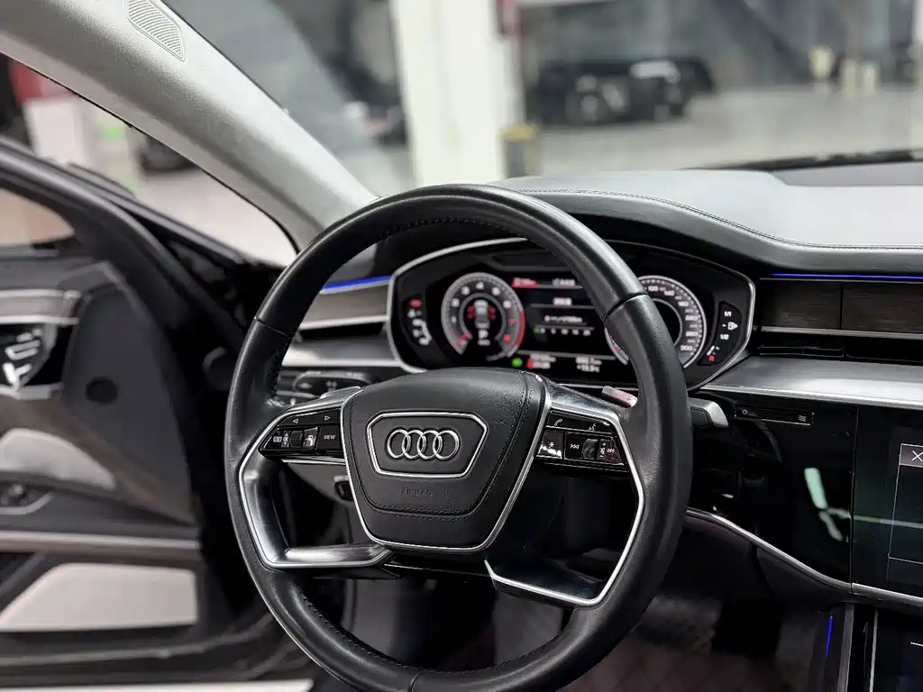 Audi A8 2021 — фото 14