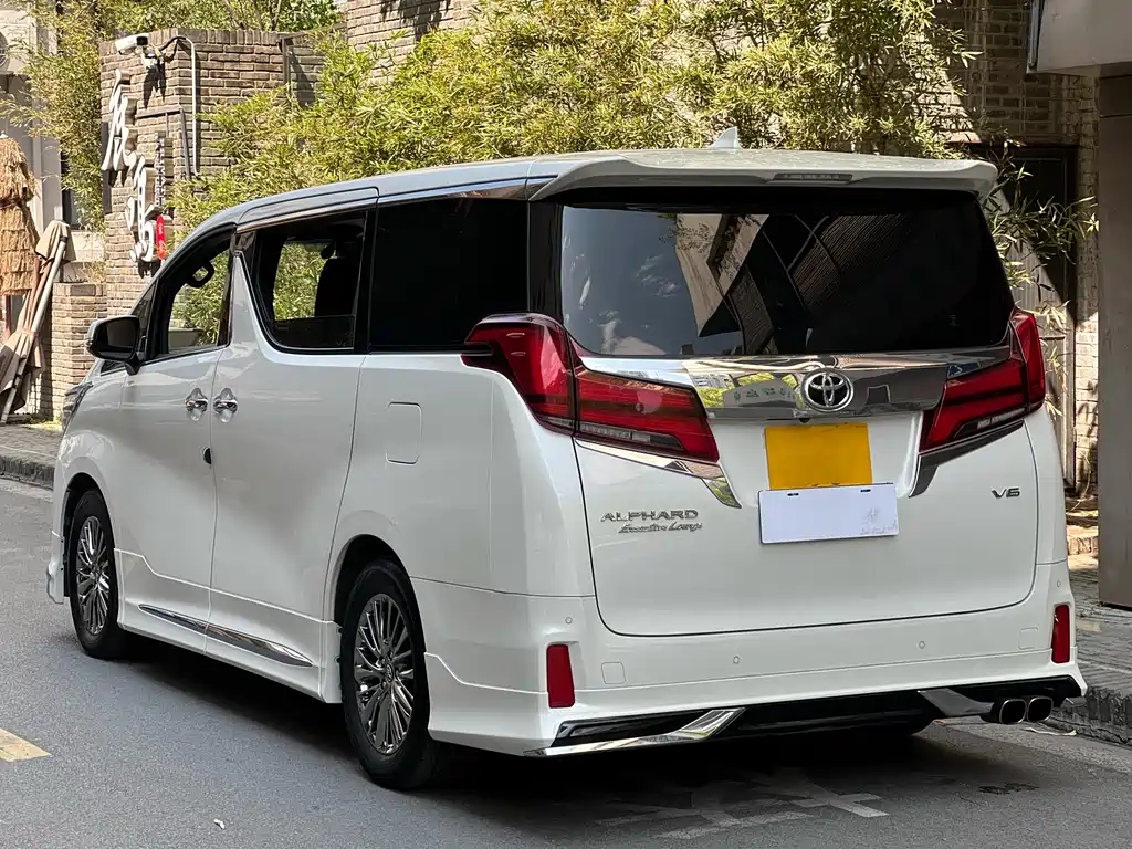 Toyota Alphard 2025 — фото 4