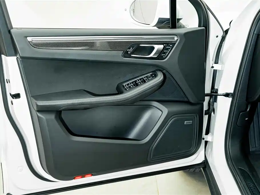 Porsche Macan 2021 — фото 17