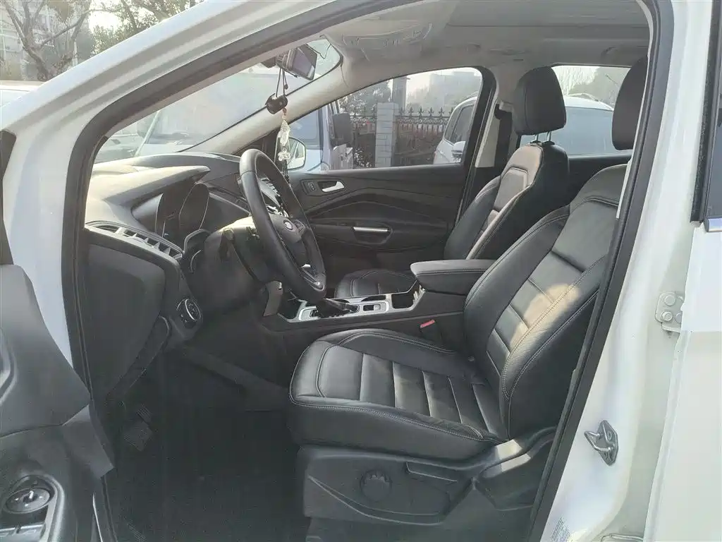 Ford Kuga 2016 — фото 15