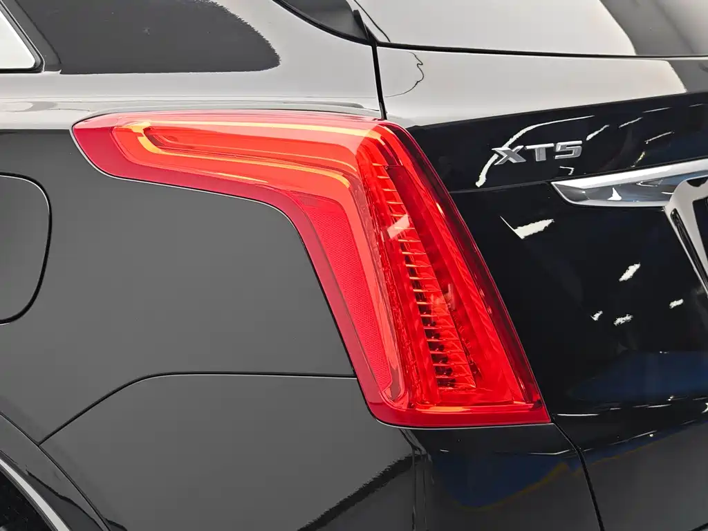 Cadillac XT5 2017 — фото 12
