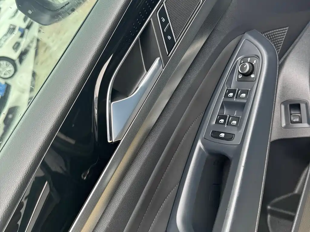 Volkswagen Passat 2023 — фото 12