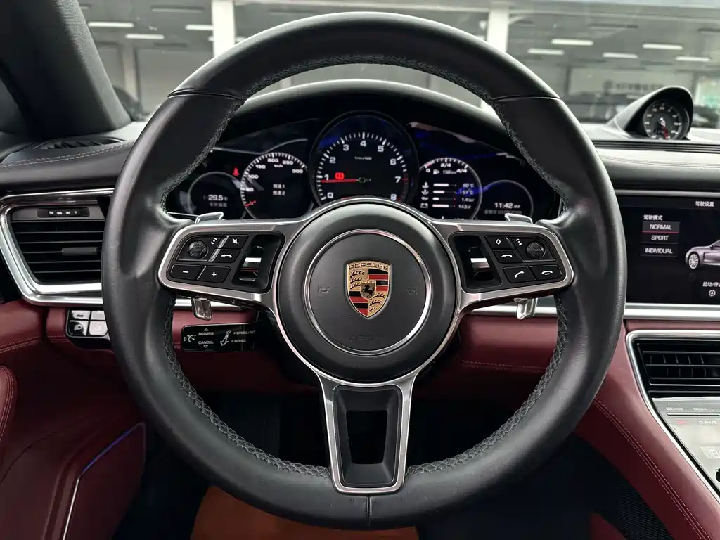 Porsche Panamera 2019 — фото 6