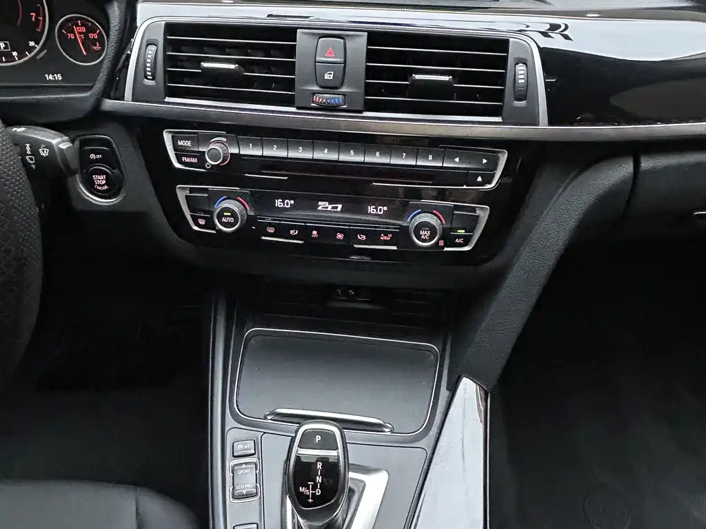 BMW 3 Series 2016 — фото 18