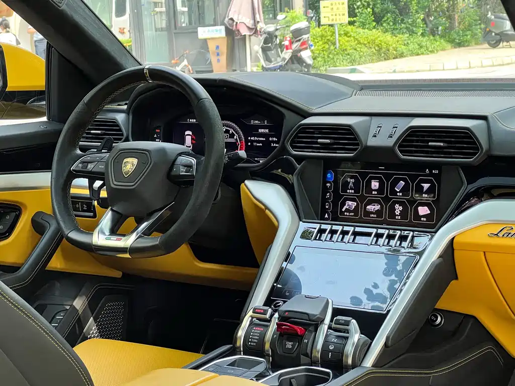 Lamborghini Urus 2019 — фото 20