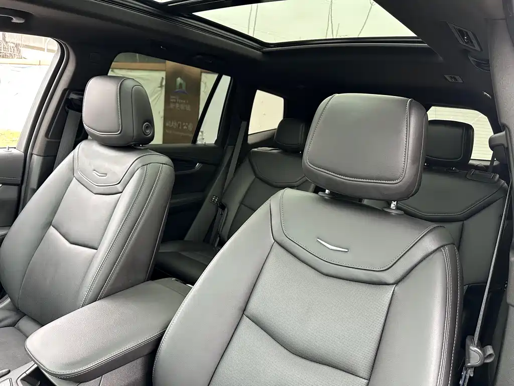 Cadillac XT6 2022 — фото 12