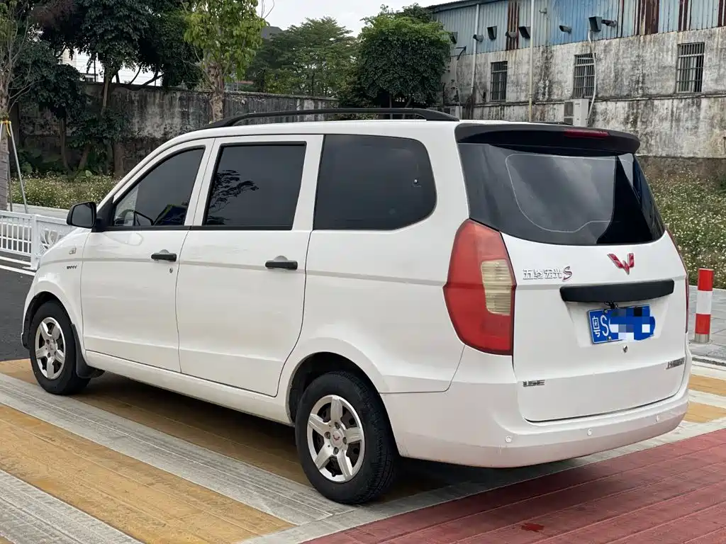 Wuling Hongguang 2018