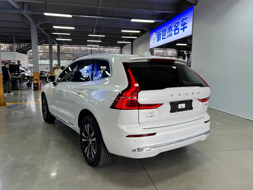 Volvo XC60 2025 — фото 12