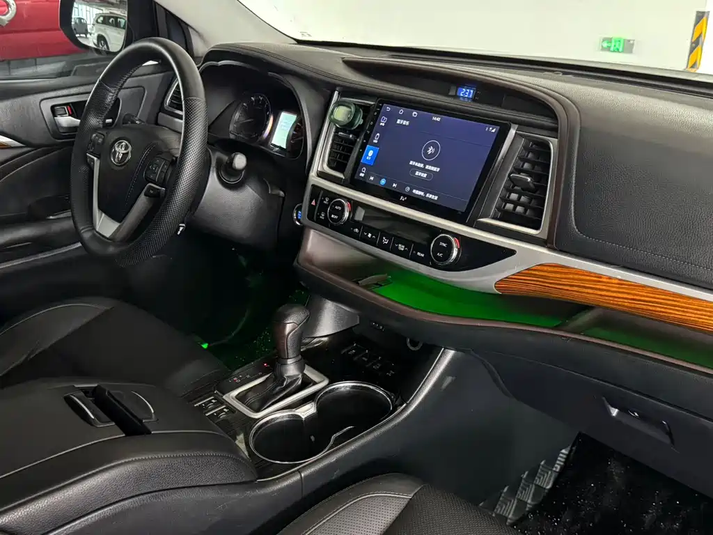 Toyota Highlander 2017 — фото 11