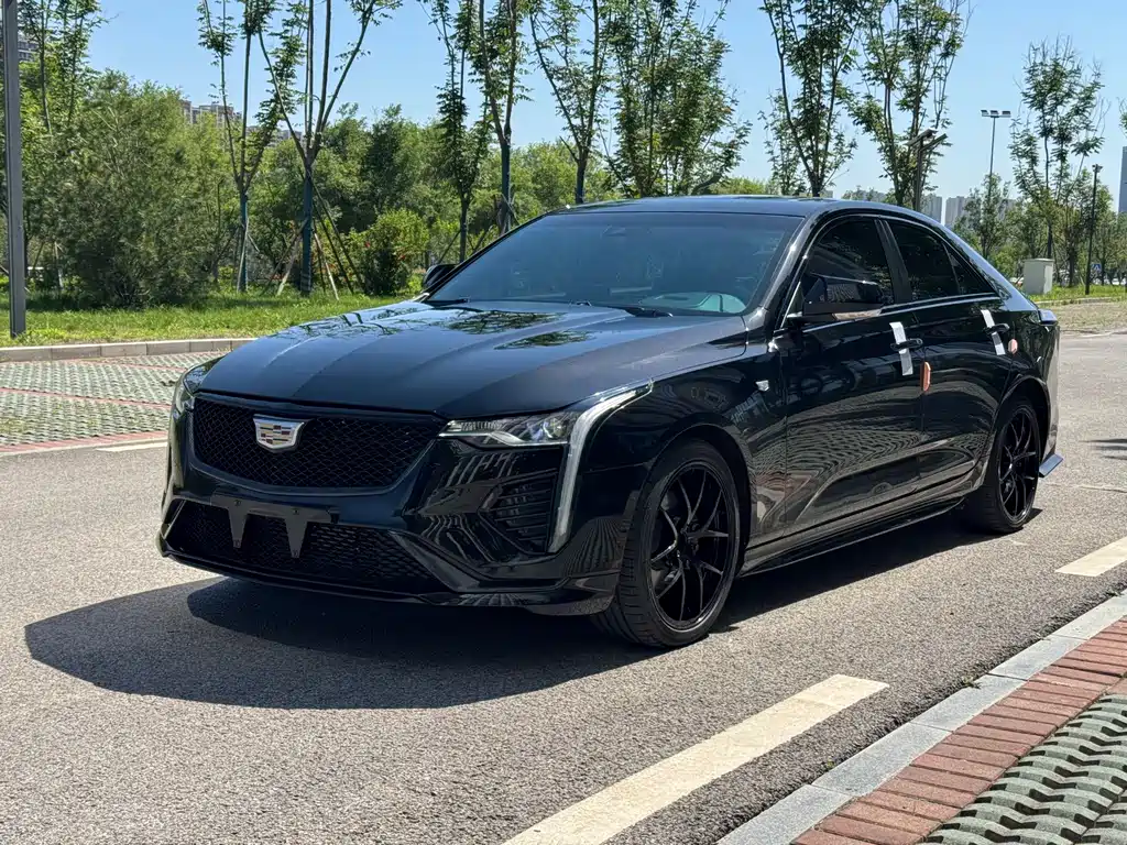 Cadillac CT4 2021 — фото 1