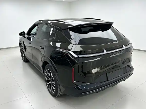 Lynk & Co 08 EM-P 2025