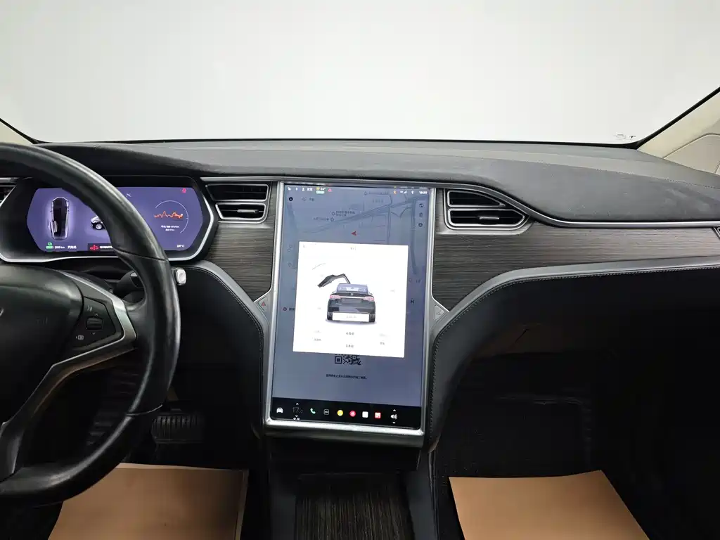 Tesla Model X 2016 — фото 13