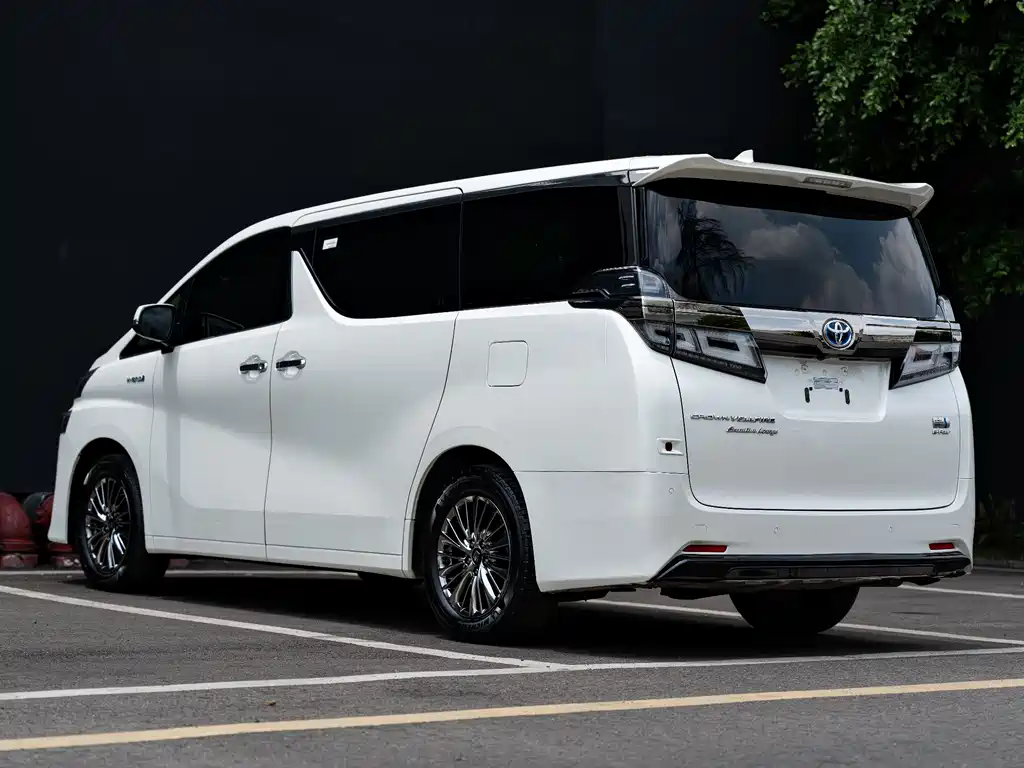 Toyota Vellfire 2022 — фото 13