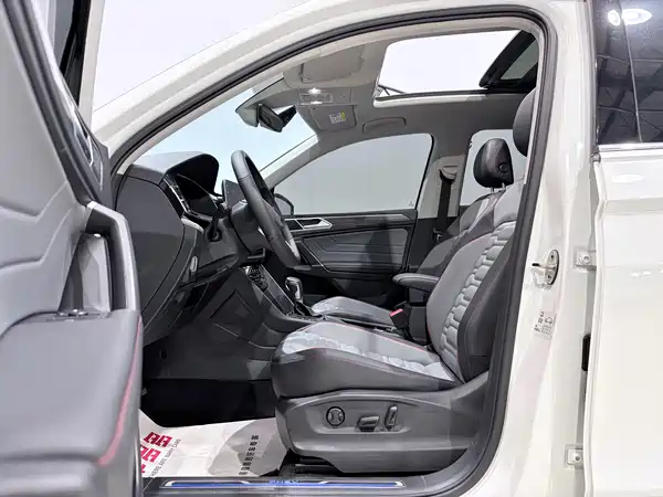 Volkswagen Tiguan L Plug-In Hybrid 2023