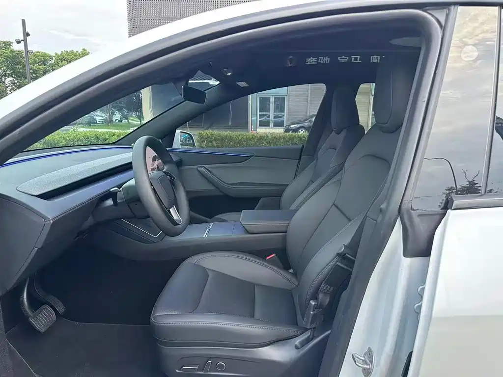 Tesla Model Y 2026