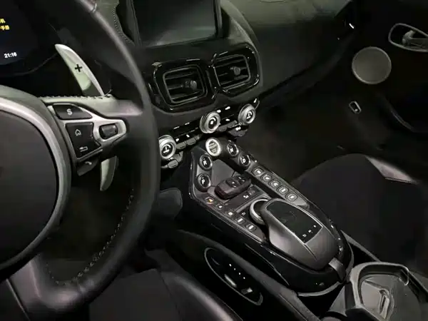 Aston Martin V8 Vantage 2018