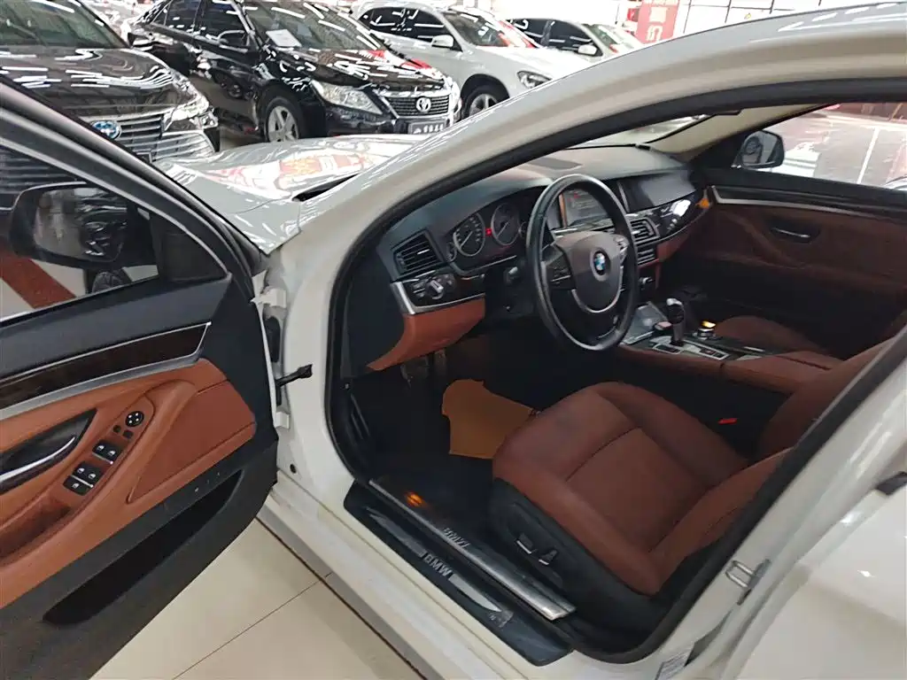 BMW 5 Series 2016 — фото 15