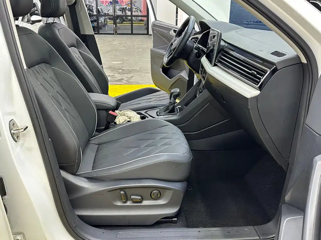 Volkswagen Tiguan L 2023 — фото 20