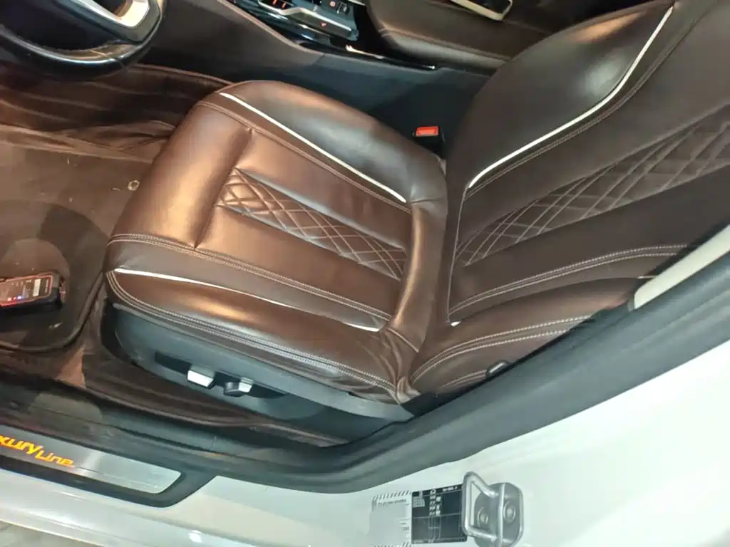 BMW 5 Series 2017 — фото 15