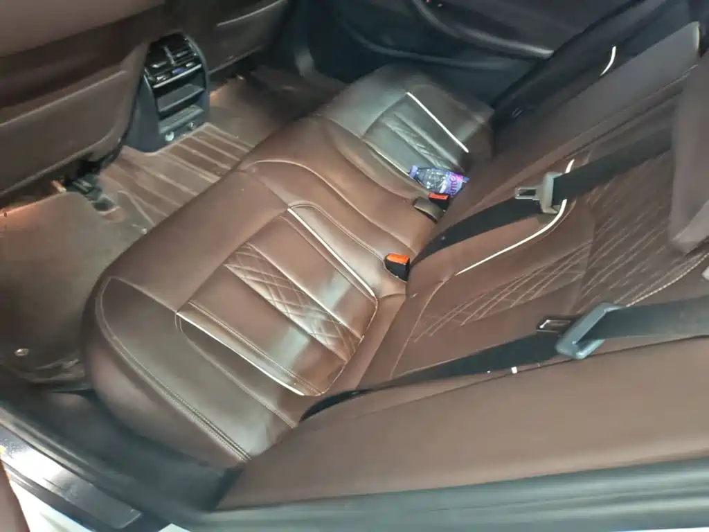 BMW 5 Series 2017 — фото 17