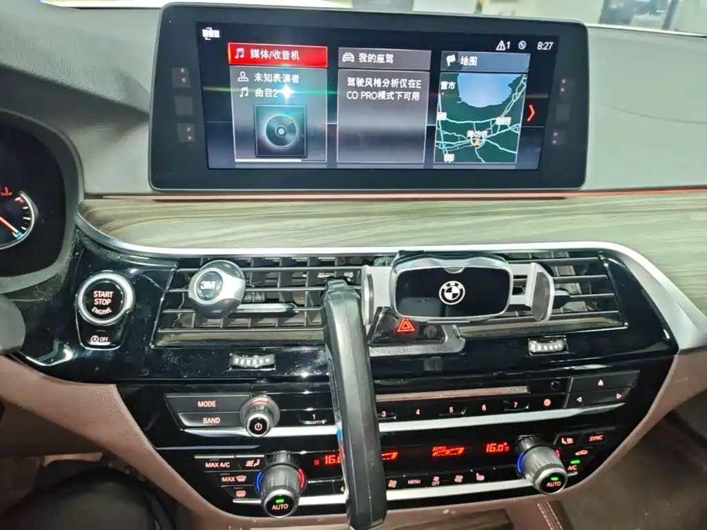 BMW 5 Series 2017 — фото 13