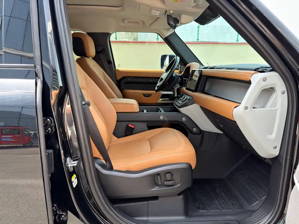 Land Rover Defender 2023 — фото 14