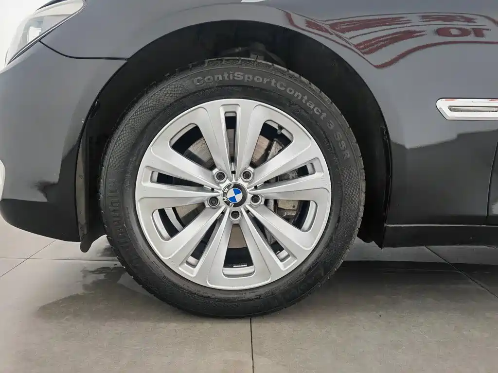 BMW 7 Series 2010 — фото 17