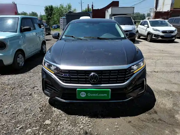 Volkswagen Passat Plug-In Hybrid 2023