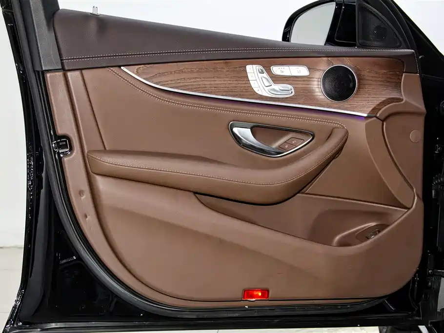 Mercedes-Benz E-Class 2023 — фото 18