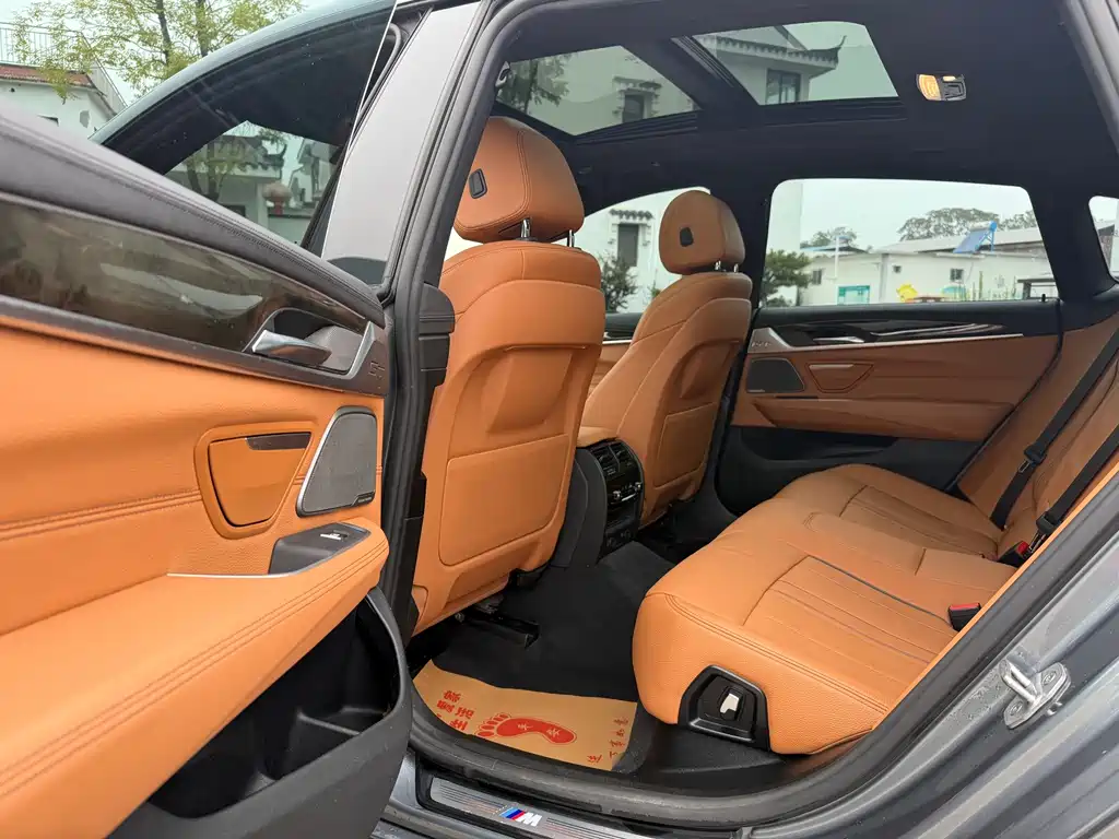 BMW 6 Series GT 2018 — фото 9