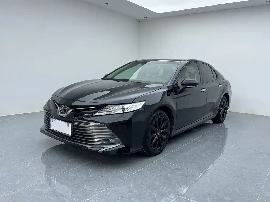 Toyota Camry 2020 — фото 1