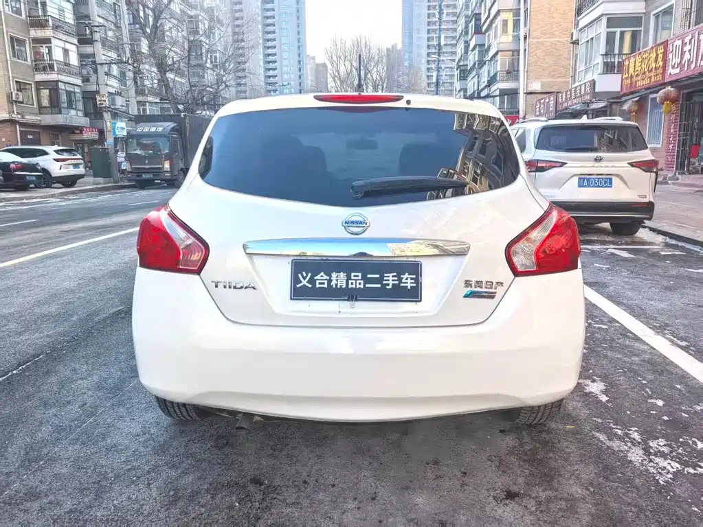 Nissan Tiida 2015 — фото 5