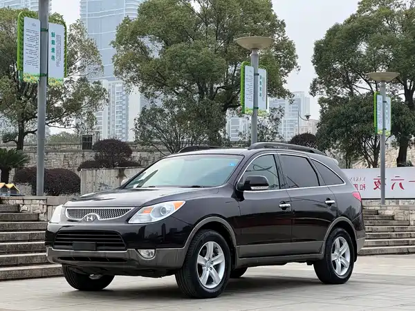 Hyundai Velasquez 2012