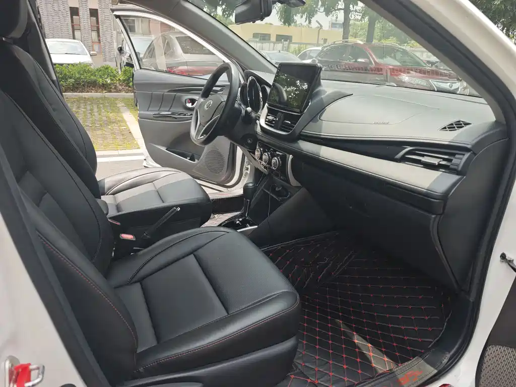 Toyota Yaris L 2020 — фото 12