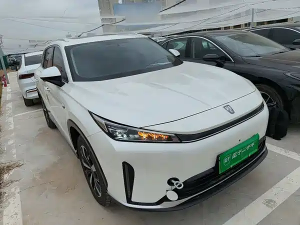 Roewe D5X DMH 2024