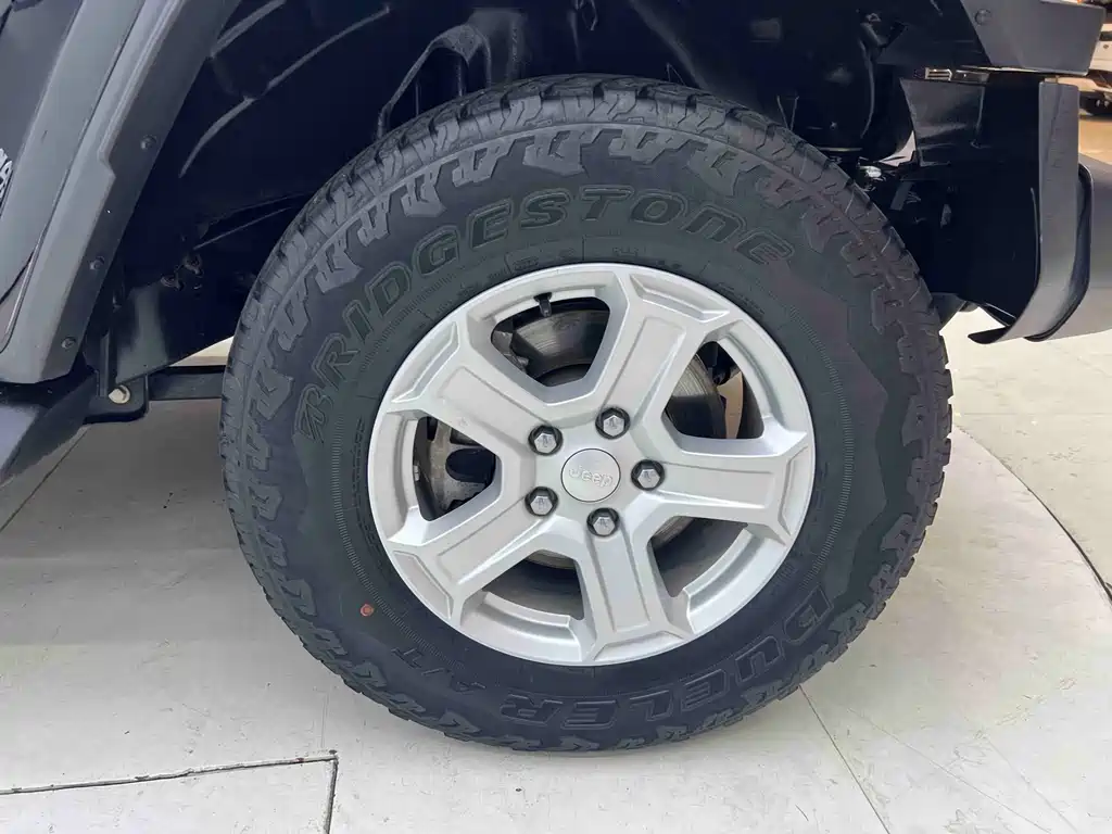 Jeep Wrangler 2021 — фото 16
