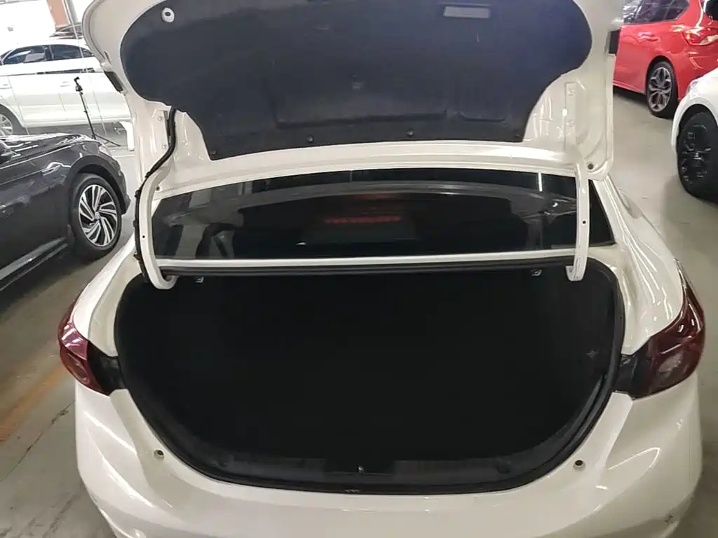 Mazda 3 Axela 2015 — фото 19