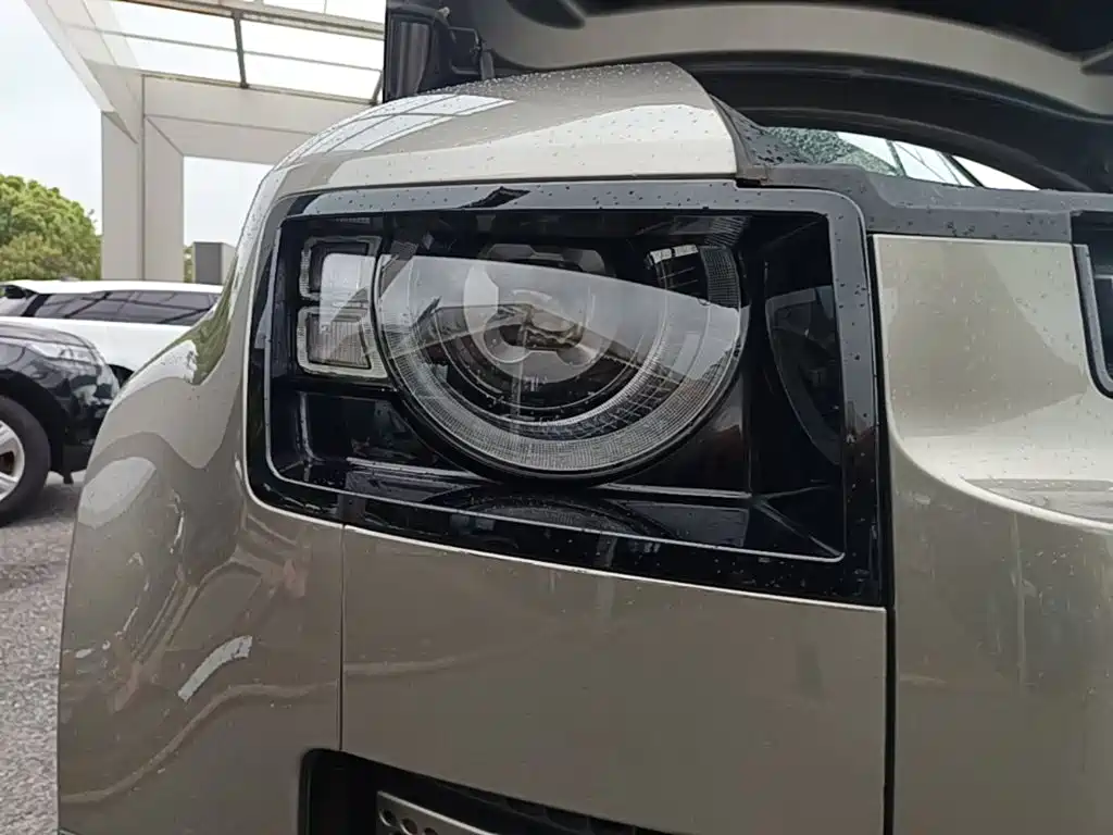 Land Rover Defender 2021 — фото 11