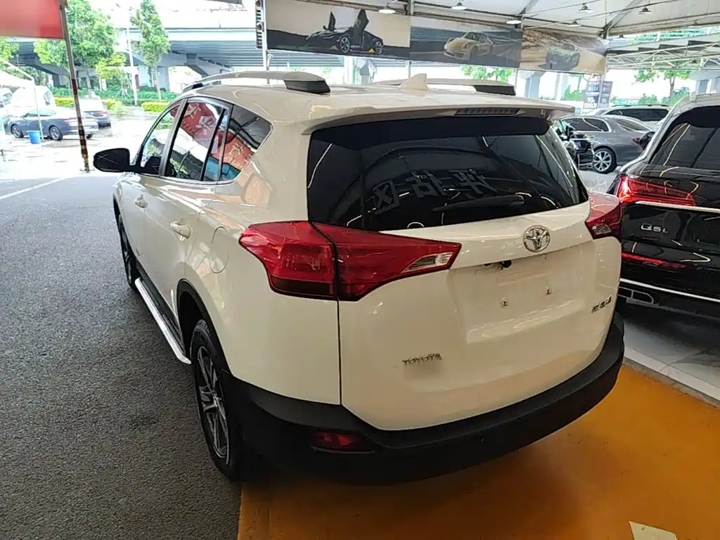 Toyota RAV4 2016 — фото 5