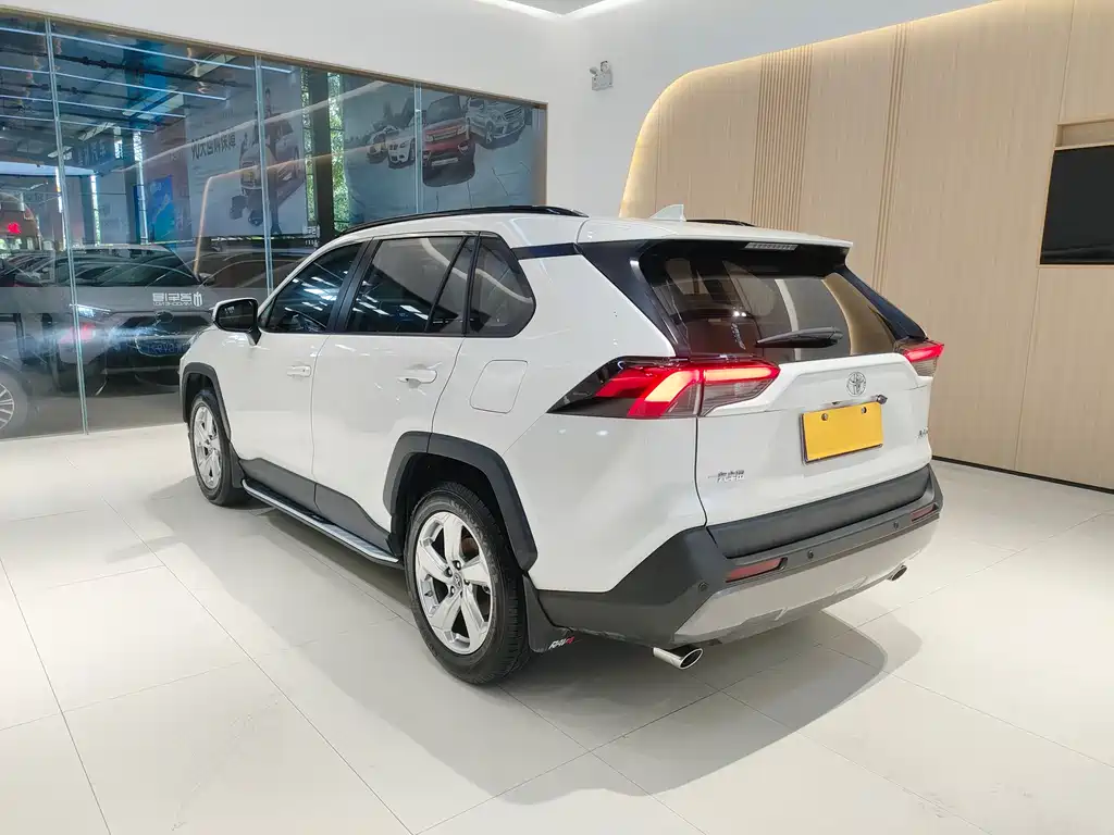 Toyota RAV4 2019 — фото 5