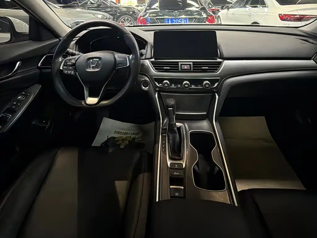 Honda Accord 2022 — фото 10