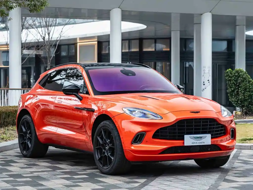 Aston Martin DBX 2022 — фото 4