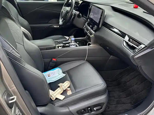 Lexus RX 2023