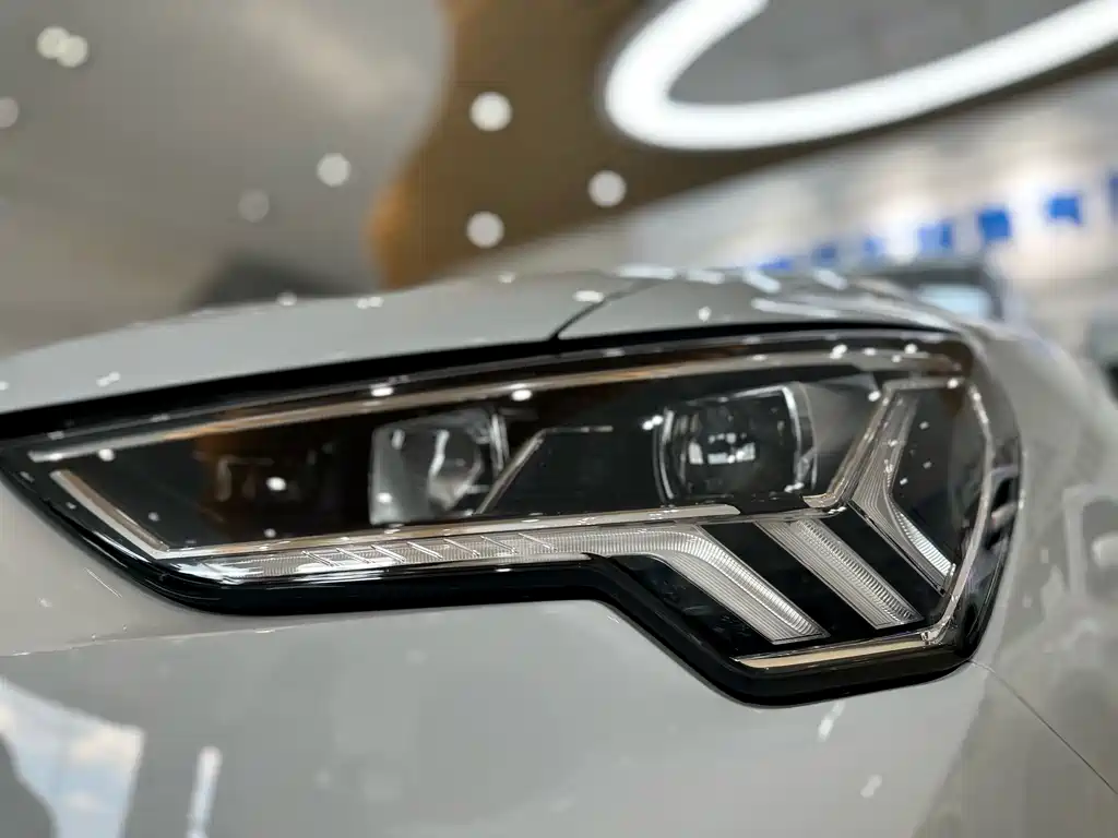 Audi Q3 2021 — фото 19